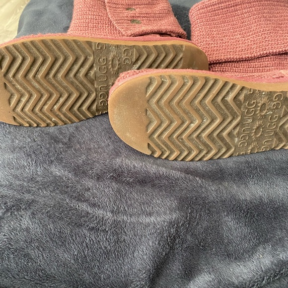 UGG Classic Cardy Knit Boot. Size 9. Please see last photo for description. - Picture 4 of 11